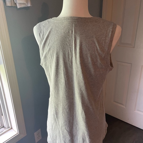 Set of 2 Isaac Mizrahi Sleeveless Women's Tops. Grey and black. - Picture 4 of 7